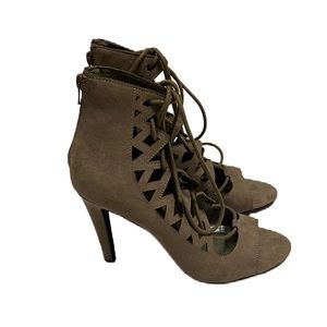 Women’s WORTHINGTON, Cotton Duck Color Beige, Tie Up closure Heels, Size 8.5